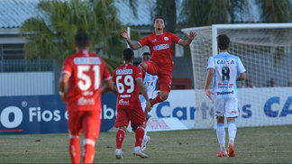 Ruim para os dois: Londrina e Náutico empatam sem gols e são vaiados Náutico e Londrina empataram sem gols, no estádio do Café