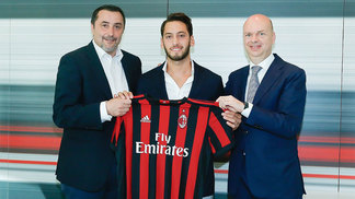 Reforço de R$ 82,7 milhões do Milan renunciou a salário por 4 meses e é mito das faltas: 'Até no videogame' Hakan Calhanoglu é mais um reforço confirmado pelo Milan