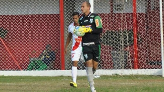 América-MG renova com meia e goleiro para 2018 Fernando leal durante jogo-treino do América-MG