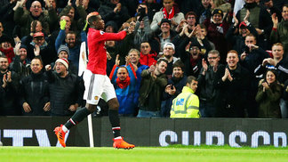 Mourinho sai em defesa de Pogba após crítica de lenda do United Pogba Comemora Gol Manchester United Newcastle Premier League 18/11/2017