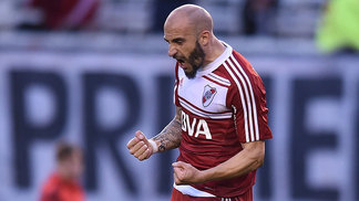 Jogador do River se envolve em acidente de trânsito que deixa um ferido Javier Piniola, zagueiro do River Plate