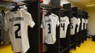 Cartas de Yokohama: a história do título Mundial corintiano narrada por Paulo André Vestiário do Corinthians tinha camisas já preparadas