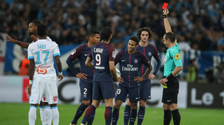 Neymar é expulso, e Cavani evita primeira derrota do PSG com golaço no fim Neymar foi expulso neste domingo