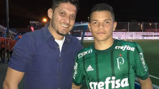 Real Madrid paga R$ 15 mi, mas Palmeiras não leva quase nada por saída de jovem que brilhou no Mundial Ex-jogador Edu Schmidt ao lado de Rodrigo Farofa durante o Mundial de Clubes sub-17