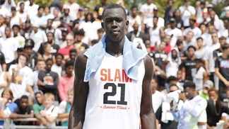 Primo de jogador da NBA passa uma mensagem clara contra o racismo e desafia o sistema no basquete universitário Makur Maker