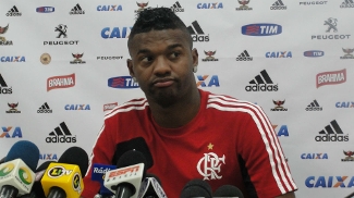 Mesmo perdoado, Felipe é preterido por Paulo Victor a um jogo de 'estourar' limite Felipe perdeu a vaga para Paulo Victor no Flamengo