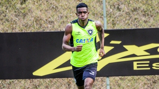 Palmeiras anuncia zagueiro Emerson Santos, ex-Botafogo, por cinco anos Emerson Santos durante treino do Botafogo