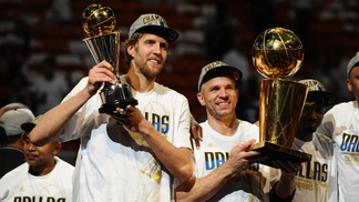 Existe discussão? Dirk Nowitzki é o maior estrangeiro da história da NBA Dirk Nowitzki e Jason Kidd após o título da NBA em 2011