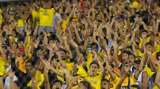 Time equatoriano volta atrás, supera agressões e rechaça W. O. no Peru Barcelona Guayaquil torcida torcedores