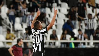 O futebol de ataques rápidos e transições: por que a dificuldade em se propor o jogo só cresce no Brasil? O Botafogo de Jair Ventura, que derrubou gigantes na Libertadores, vai melhor com um estilo reativo