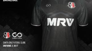 Santa Cruz capricha em nova camisa 3, estilo 'All Blacks', e ganha elogios nas redes sociais Santa Cruz Nova Camisa 3 Cobra Coral 13/09/2017