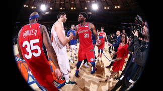 Kanter tem noite histórica, mas perde batalha para Embiid e Knicks caem para 76ers Knciks x Sixers