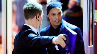 Sem jogar profissionalmente há dois anos, Ronaldinho diz que deve se aposentar em 2018 Ronaldinho Sorteio Grupos Copa-2018 Moscou Rússia 01/12/2017