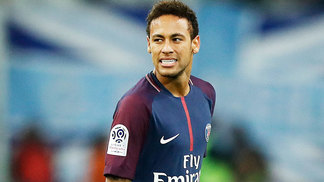 Mais importante jornal inglês critica 'arrogância' de Daniel Alves e 'egoísmo e insolência' de Neymar Neymar PSG Olympique de Marselha Campeonato Francês 22/10/2017