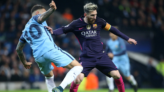 Jornal: Manchester City encontrou com representantes de Messi para transferência na próxima temporada Lionel Messi e Sérgio Aguero em partida válida pela UEFA Champions League