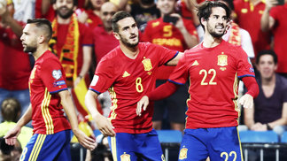 Meia do Real Madrid acaba com o jogo, Espanha dá baile na Itália e põe 'um pé e meio' na Copa do Mundo Isco Comemora Gol Espanha Italia Eliminatorias Copa-2018 02/09/2016