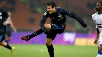 Morre, aos 78 anos, técnico que recolocou Chelsea na primeira divisão Hernanes tenta chute no empate em 0 a 0 da Inter com a Sampdoria