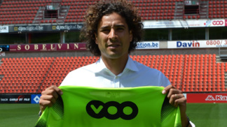 Goleiro mexicano surpreende e jogará com número de linha na próxima temporada
