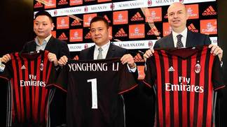 Dinheiro para reerguer Milan saiu de 'fundo abutre' que quase quebrou a Argentina Chineses usaram dinheiro de 'fundo abutre' para comprar Milan