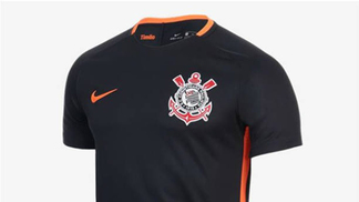 Sem lançamento, Nike põe à venda nova terceira camisa corintiana Detalhe da nova camisa do Corinthians