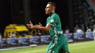 Léo Jabá decide partida e estreia com gol no Campeonato Russo Atacante brasileiro comemora gol marcado
