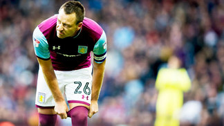 Por contrato, John Terry tem direito a 3 dias de folga por semana, a 300 km da cidade de seu novo clube John Terry ASton Villa Fulham Championship 21/10/2017