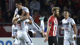 Nacional-PAR vence o Estudiantes na Argentina e vai às quartas da Sul-Americana Nacional-PAR está na próxima fase