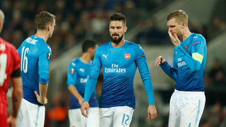 Com time reserva, Arsenal vacila no 2º tempo e perde para o Colônia na Europa League Jogadores do Arsenal lamentam derrota para o Colônia, pela Europa League