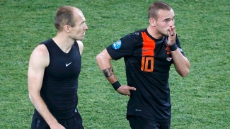 Sem Sneijder, Van Gaal convoca Holanda para amistoso contra a Alemanha Robben e Sneijder lamentam eliminação da Holanda na Eurocopa