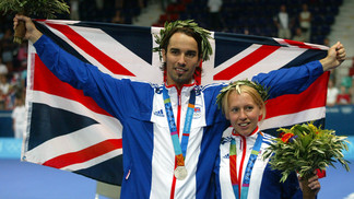 Falida, medalhista olímpica vende posses na eBay e procura emprego no Starbucks Gail Emms foi medalhista de prata em Atenas-2004