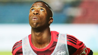 Vinícius Jr faz Flamengo entrar em rota de colisão com a CBF Vinicius Jr Flamengo Paraná Clube Primeira Liga 30/08/2017