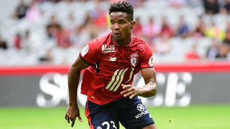 Contratado por R$ 33 milhões, ex-São Paulo se encanta com Bielsa na França: 'Faltam técnicos como ele' Thiago Mendes em ação pelo Lille, da França