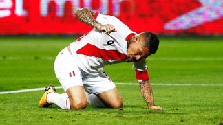 Perda de sócios a dinheiro de prêmios por títulos: Flamengo diz que foi 'lesado' por doping de Guerrero em nova ação na Justiça Guerrero Lamenta Peru Colômbia Eliminatórias Copa-2018 10/10/2017