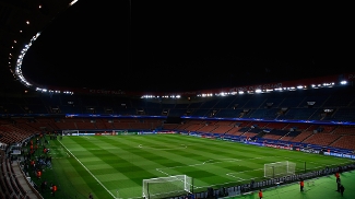 Alugada, vizinha de Roland Garros, barata e hooligans: conheça a nova casa de Neymar Parque dos Príncipes, casa do Paris Saint-Germain