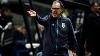 Demitido do Lille, Bielsa trava batalha judicial por indenização Marcelo Bielsa durante o período em que comandou o Lille