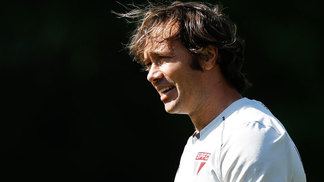 Próximo de sua despedida, Lugano ganha apoio para seguir carreira Lugano Treino São Paulo 09/08/2017