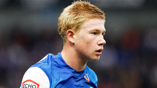 Belga de R$ 285 milhões do City só podia ir para balada se brasileiro o acompanhasse: 'Não podia deixá-lo tomar bebida alcoólica' De Bruyne Genk Beerschot Campeonato Belga 30/07/2011
