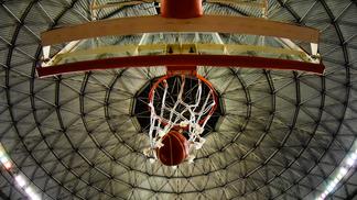A morte de Waldemar Blatkauskas Cesta de basquete no Ginásio Sebastião Rafael da Silva