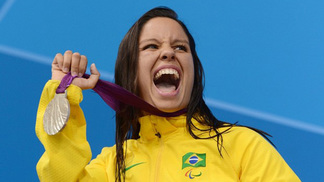 Você sabe qual o 'real' significado de ser RAIA 4 na natação? Edênia Garcia é tricampeã mundial de natação e tem três medalhas paralímpicas