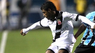 Auremir durante partida contra o Grêmio Auremir durante partida contra o Grêmio