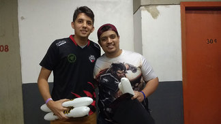 CBLoL: Torcedores elogiam show de abertura e estrutura da grande final Os amigos Daniel e Schneider, de Minas Gerais, participaram pela primeira vez de um evento da Riot Games