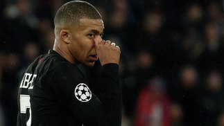 Antes do Catar, PSG tinha menos dinheiro que Corinthians; hoje, bilionário, segue longe do Porto na Europa Mbappé lamenta eliminação do PSG para o Manchester United