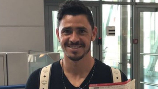 Com Giuliano e mais dois, Fenerbahce apresenta novos reforços para temporada GIuliano