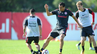 Com estreias, Internacional encara o Goiás no Beira-Rio Leandro Damião treinou como titular no Internacional