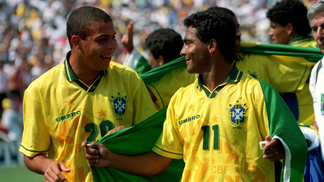Ronaldo: "Eu não estava apenas sonhando em ser o maior; estava verdadeiramente acreditando nisso" Ronaldo ao lado de Romário na conquista de 94