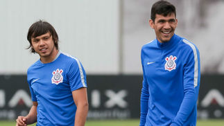 Balbuena festeja convocação e admite desfalcar o Corinthians Romero e Balbuena foram convocados para a seleção paraguaia