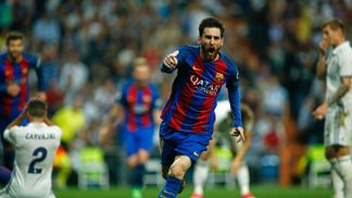 De dinheiro a títulos: como Messi diminuiu o abismo entre Barcelona e Real Madrid Messi comemora gol do Barcelona sobre o Real Madrid, em 2017