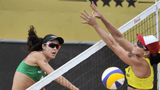 Na Polônia, Larissa e Talita buscam ouro; Ágatha e Duda tentam bronze O confronto entre as duplas brasileiras teve vitória de Larissa e Talita, em dois sets diretos