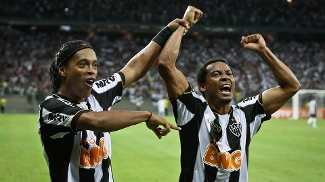Ele trocou idolatria no México pelo Atlético-MG para ser campeão da Libertadores com Ronaldinho; hoje, está na Série C Rosinei ganhou apoio de Ronaldinho após marcar o gol da virada do Atlético contra o Villa Nova