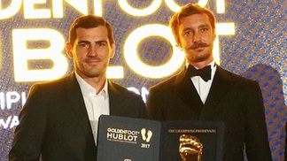 Casillas supera Messi e Ronaldo e recebe prêmio na Europa Casillas